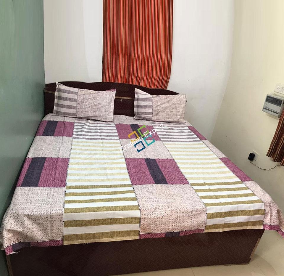 Checkered Pattern King Bedsheet / Bedspread with Two Pillow Covers For Home Decor