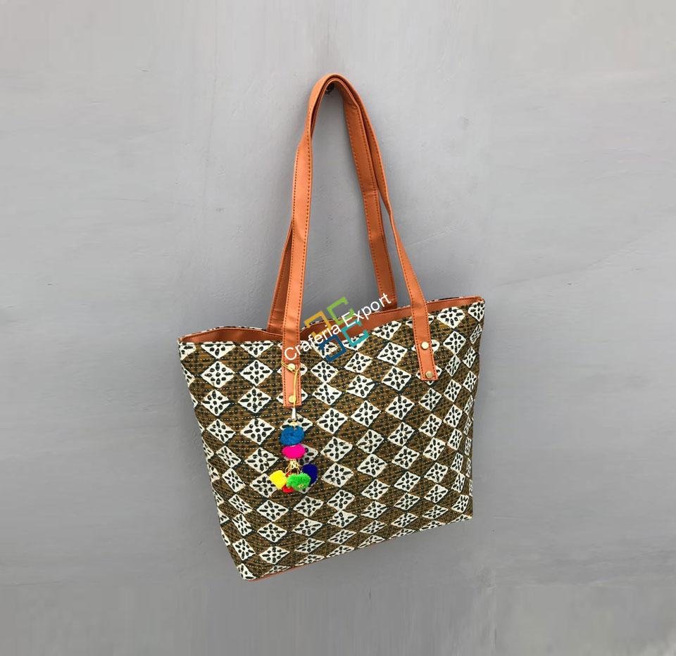 Trendy causal Shoulder Bag with Floral Print - Image 2