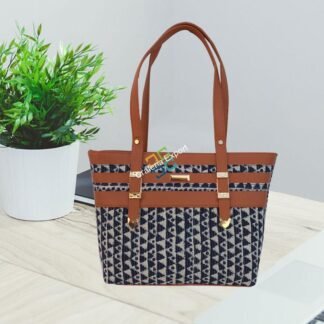 Ikkat printed women's handbag for regular use
