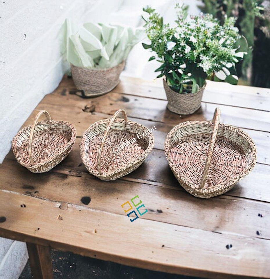 Willow Wicker Heart shaped Basket for Fruits and Gift Packing /Kashmir Rattan Storage Basket for Gifts Hamper